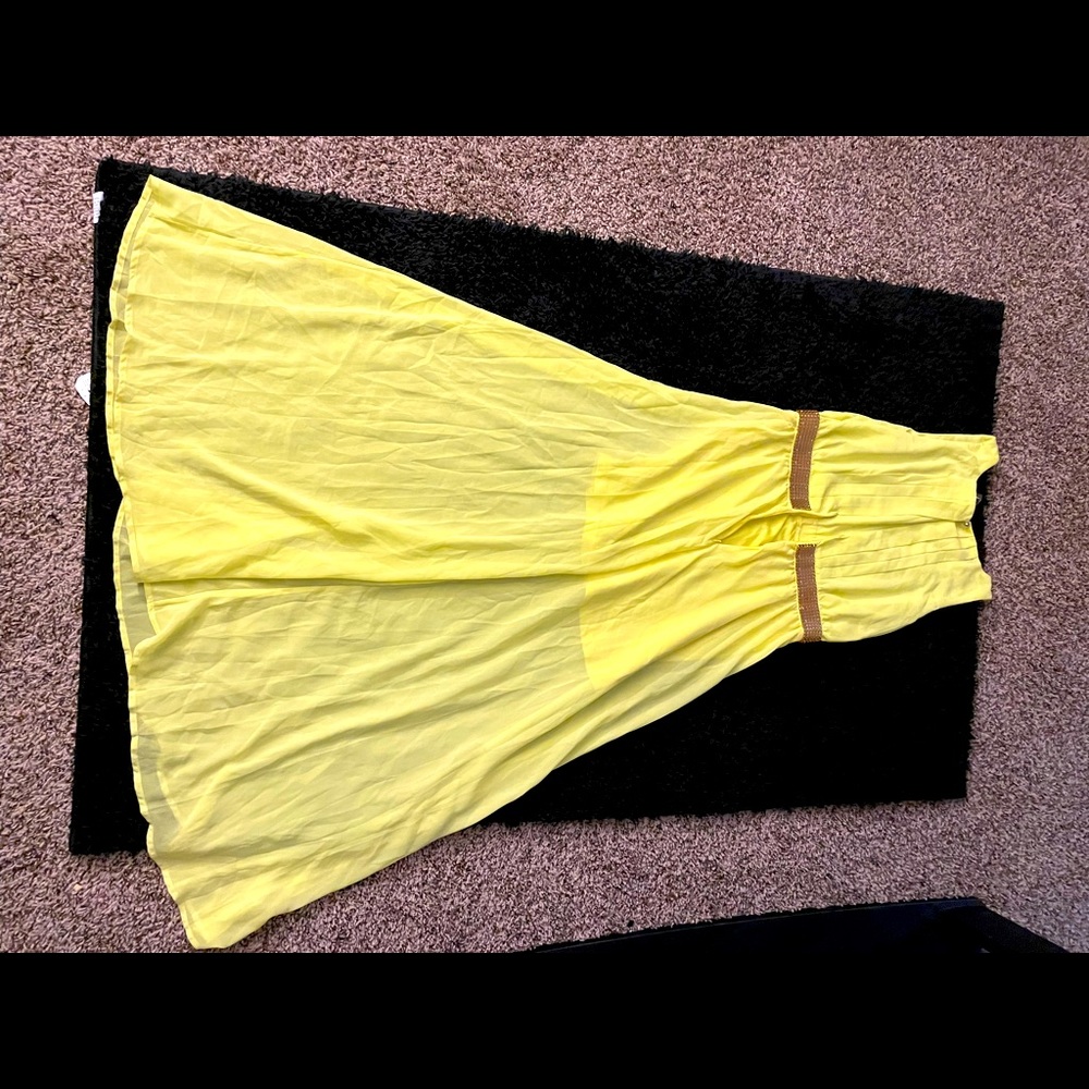 Beautiful flowy yellow sun dress